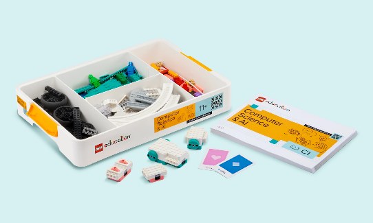 Kit LEGO Education Informática e IA 11+ abierto, con piezas, motores, sensor y controlador